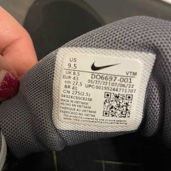 Nike 9.5 Quest Volt black green men’s running shoes - Picture 6 of 7